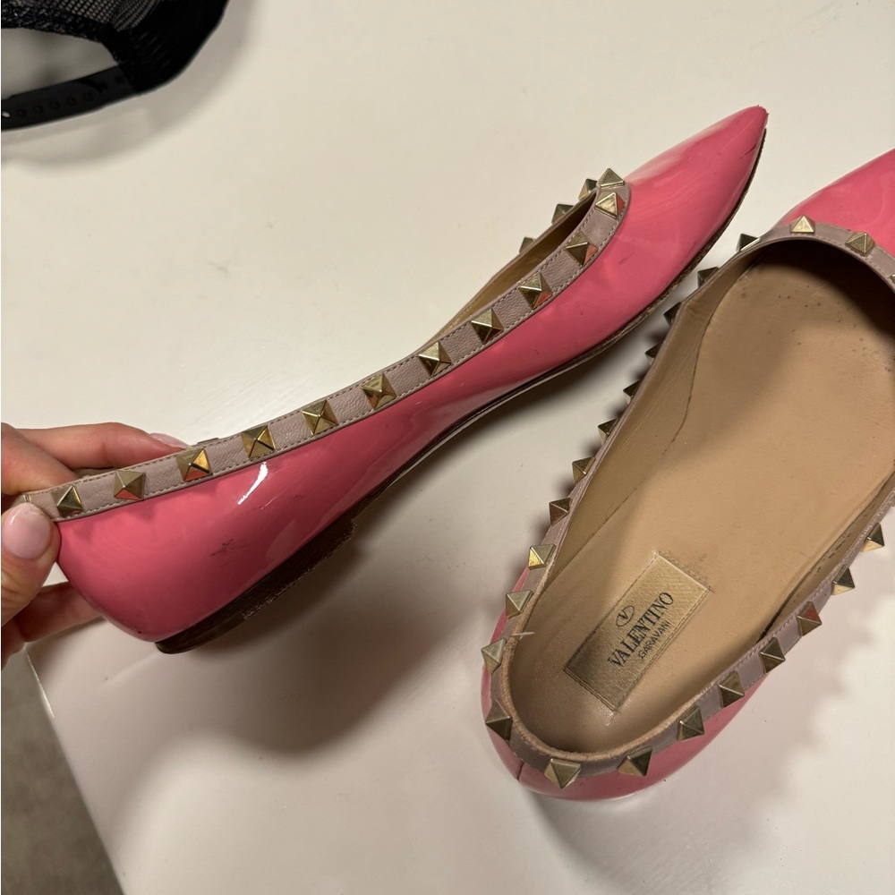 Valentino Garavani Pink Rockstud Leather Pointed-Toe Flats - Picture 5 of 8